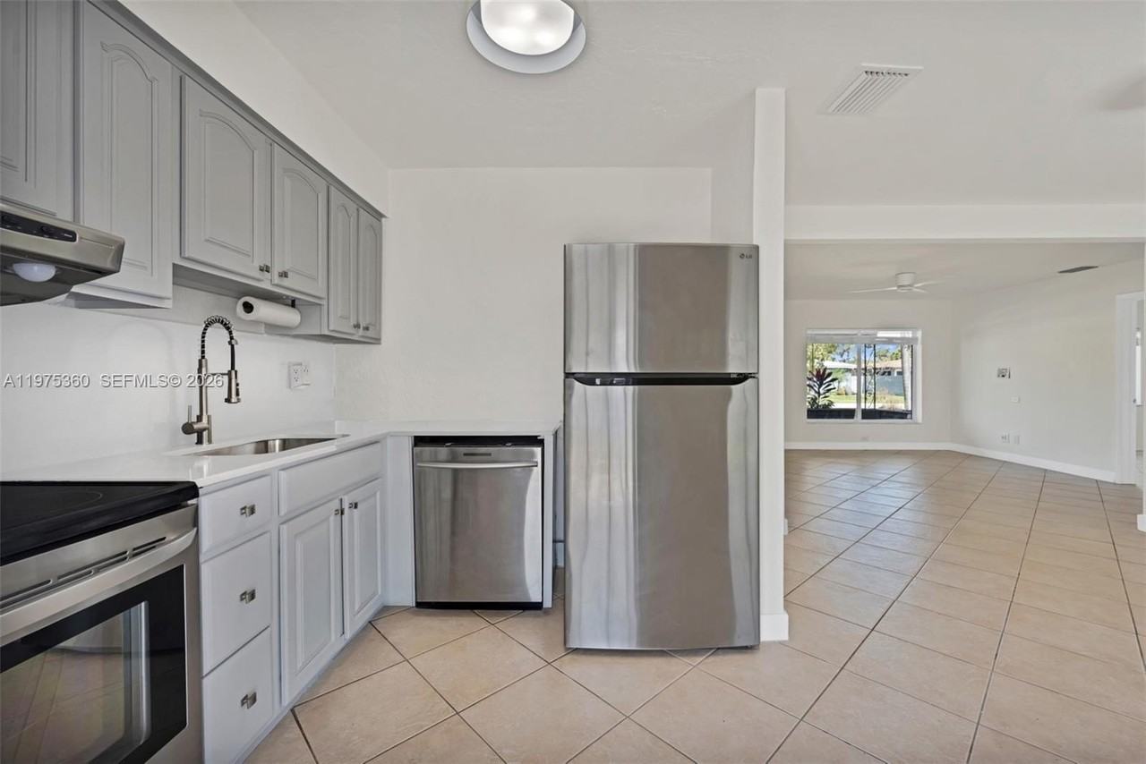 380 Nw 47th Ct #0 - Photo 3 of 21