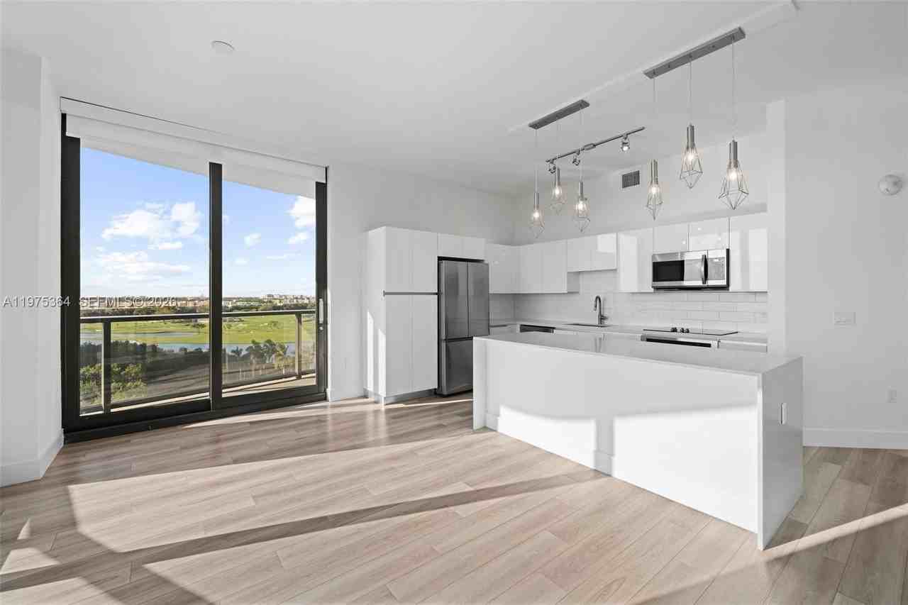 101 Diplomat Pkwy #1211