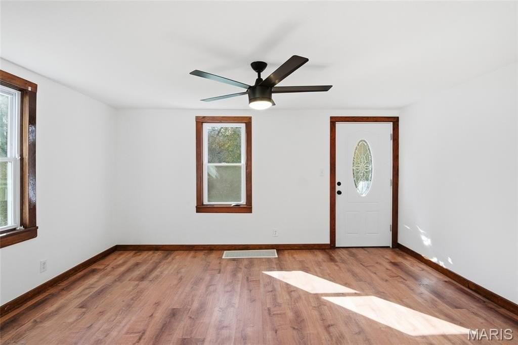 921 Vine St - Photo 2 of 21