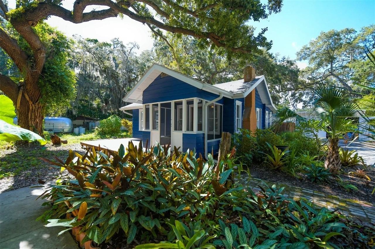 1230 35th St - Photo 3 of 26