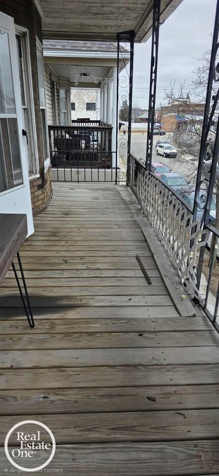 2685 Botsford St - Photo 3 of 8