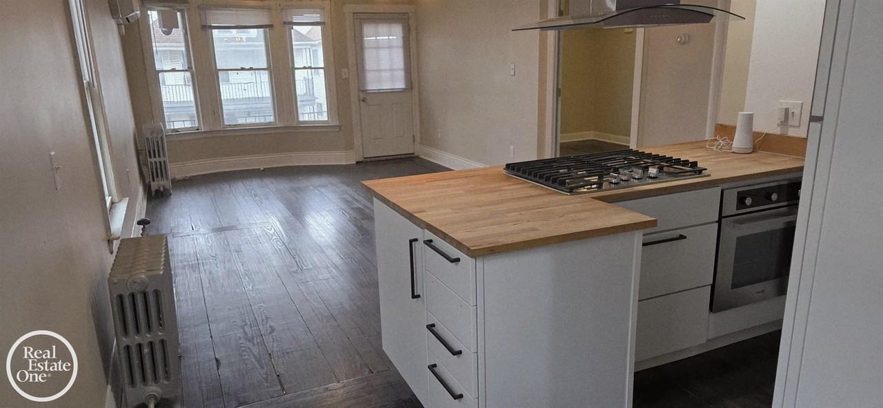 2685 Botsford St - Photo 6 of 8