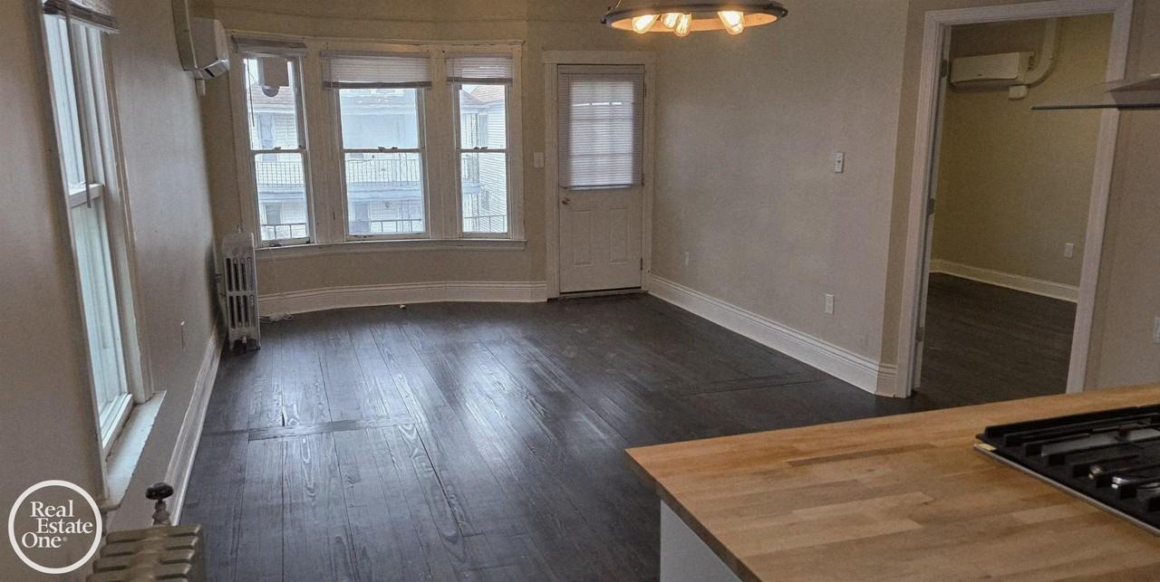 2685 Botsford St - Photo 7 of 8