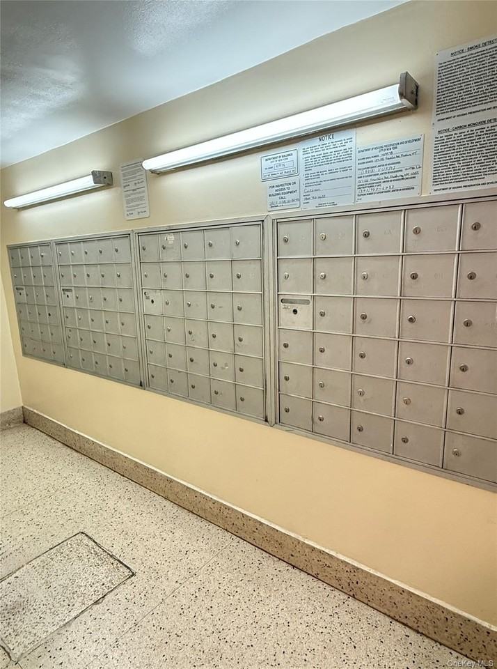 13705 Franklin Ave Apt 2e - Photo 5 of 16