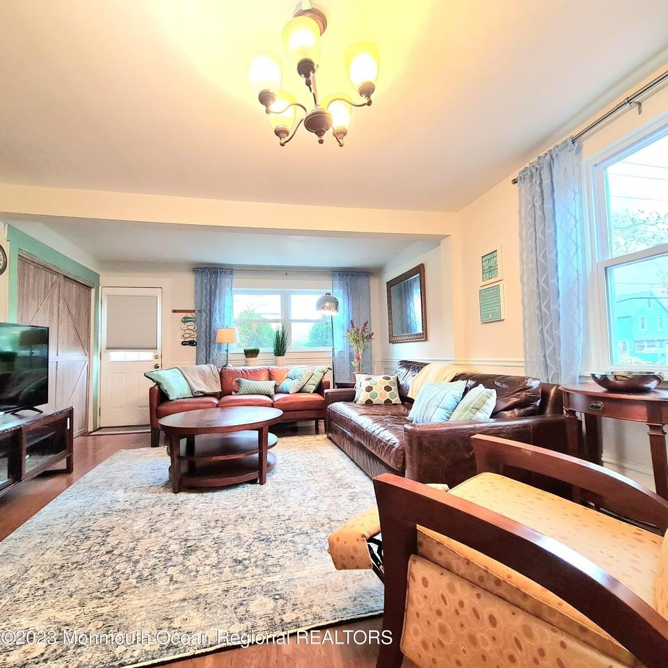 203 Bridge Avenue unit: Front - Photo 6 of 19