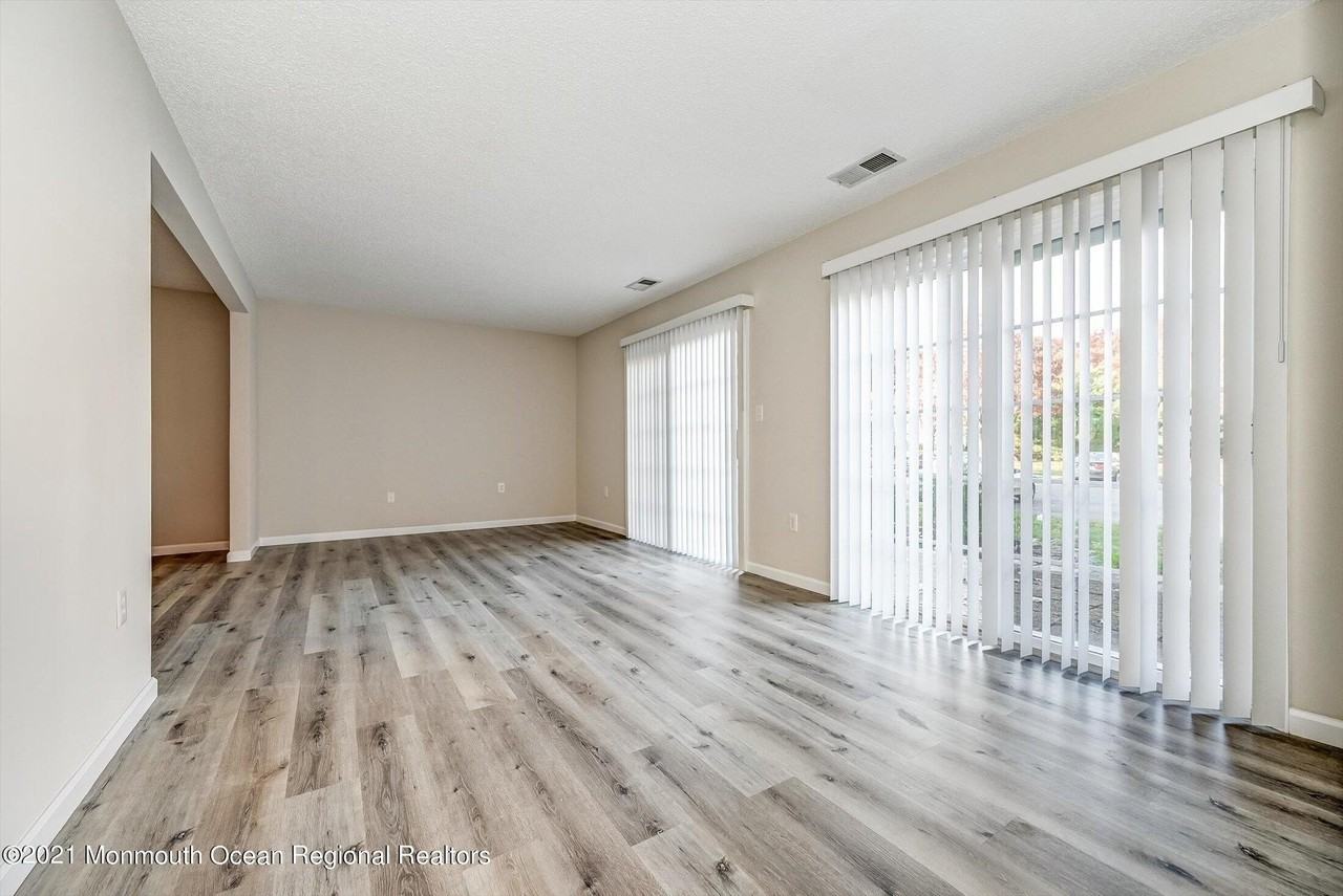 64 Phoenix Ct - Photo 4 of 35