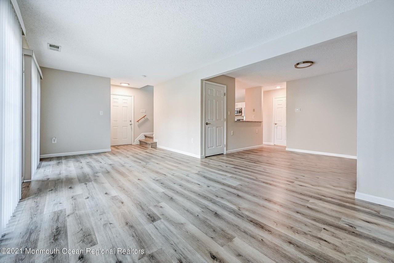 64 Phoenix Ct - Photo 7 of 35