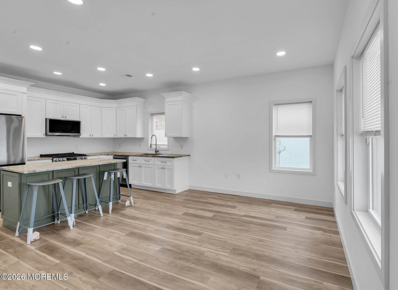 45 Borden Ave - Photo 5 of 33