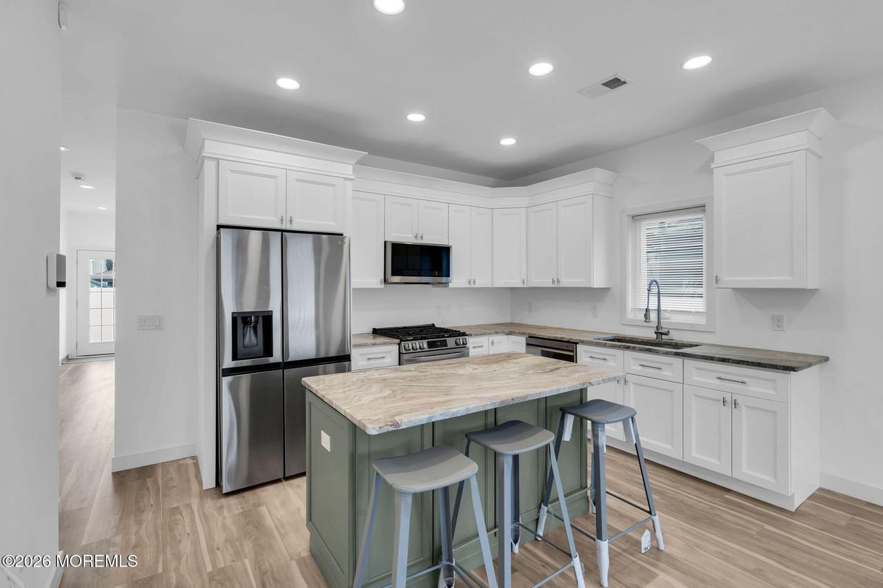 45 Borden Ave - Photo 6 of 33