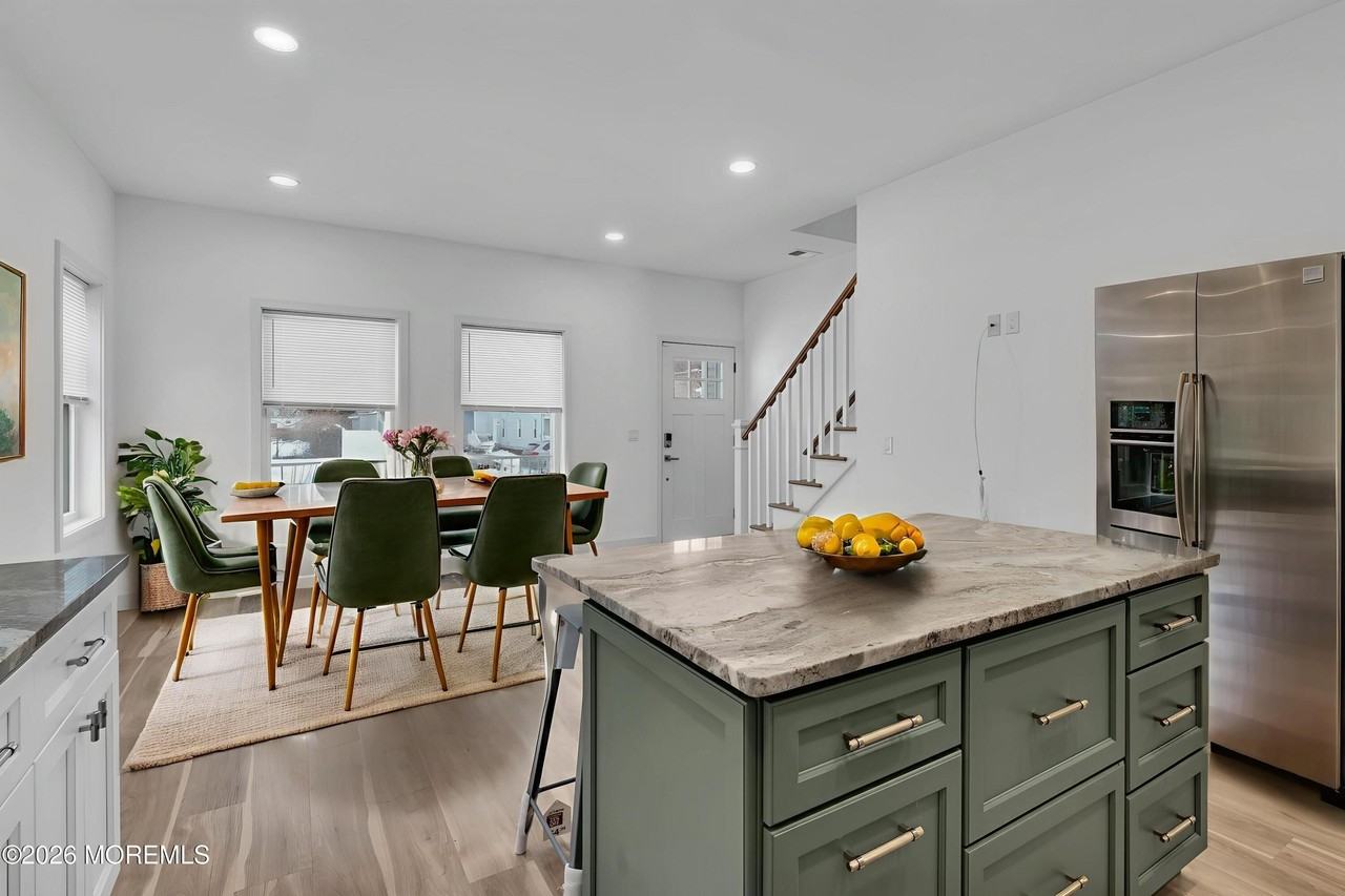 45 Borden Ave - Photo 7 of 33