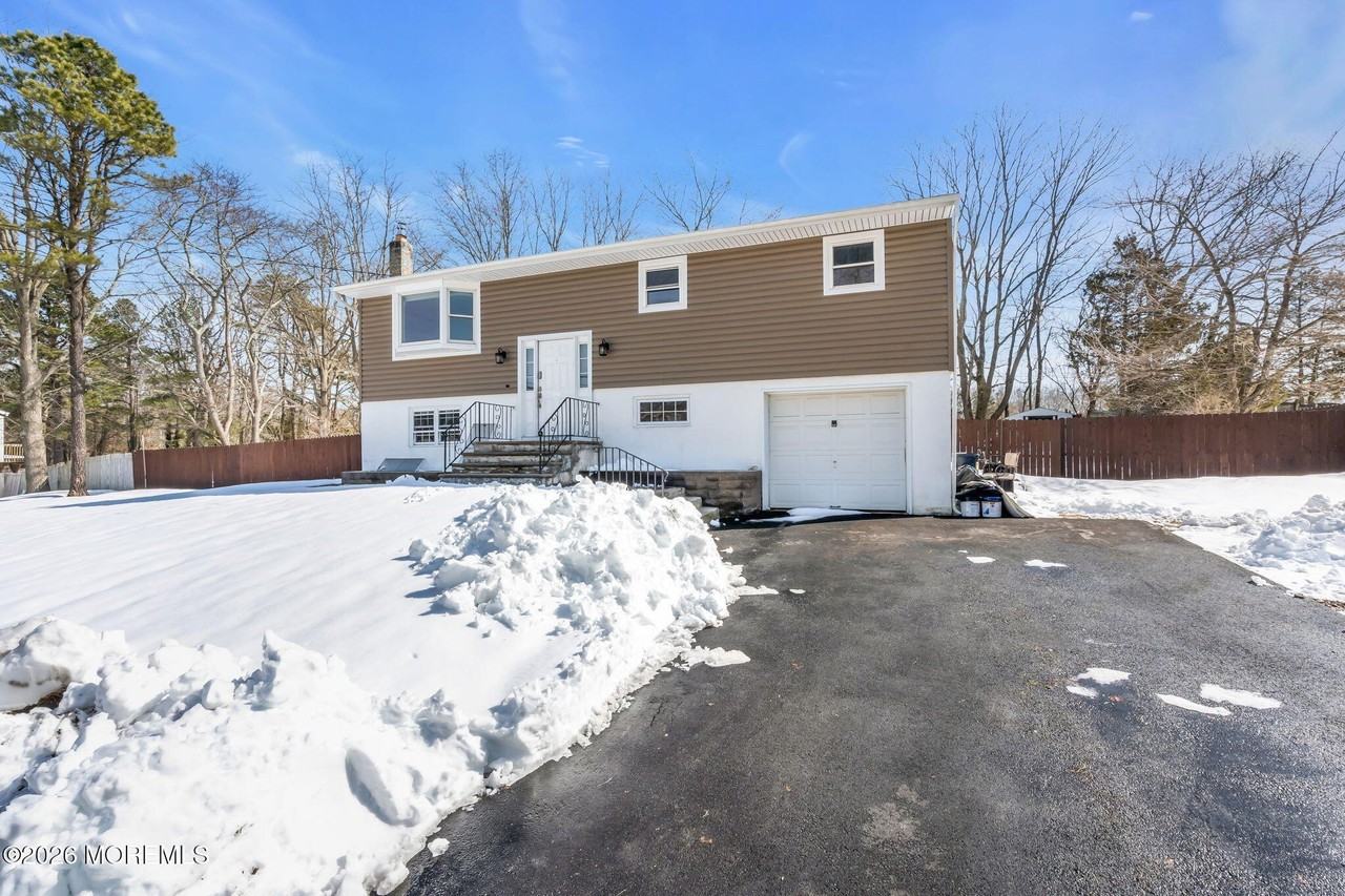 117 Manhattan St - Photo 2 of 16