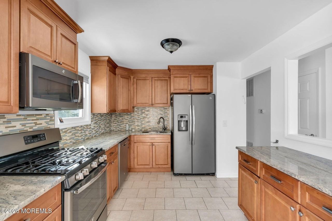 117 Manhattan St - Photo 5 of 16