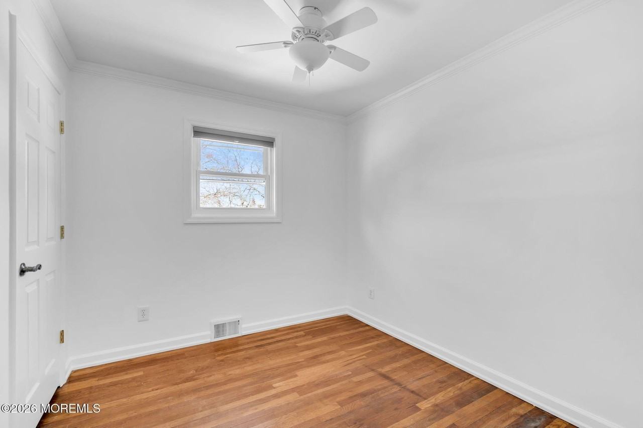 117 Manhattan St - Photo 7 of 16