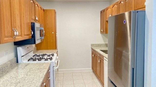 21W581 North Ave Apt 51 #51 - Photo 3 of 18