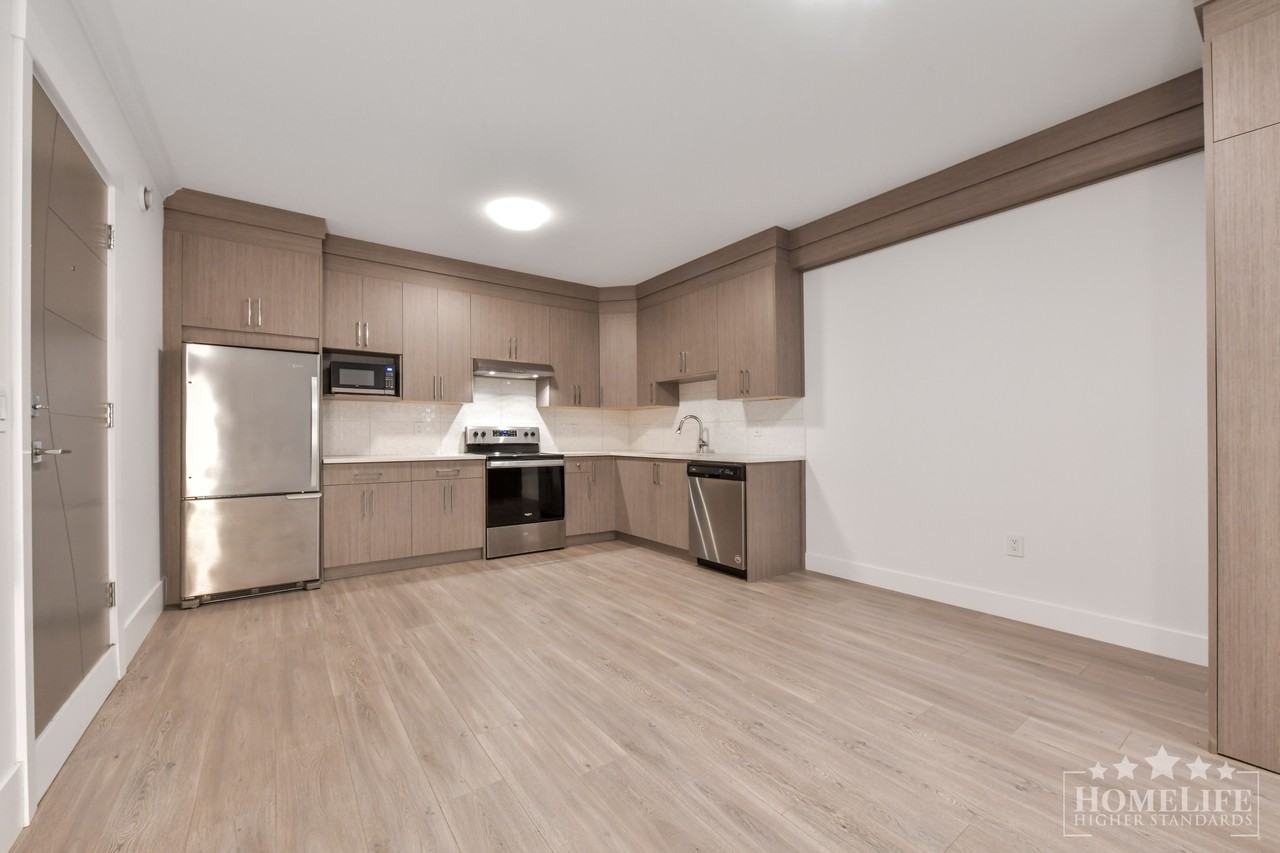 16775 18 Ave - Photo 6 of 15