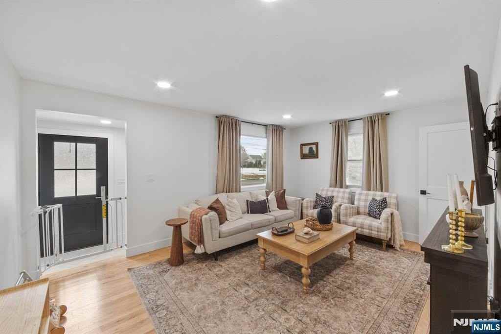 17-11 Berdan Ave - Photo 3 of 39