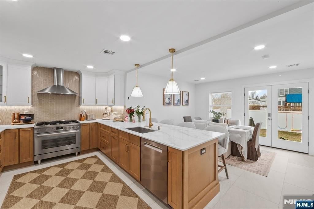 17-11 Berdan Ave - Photo 5 of 39