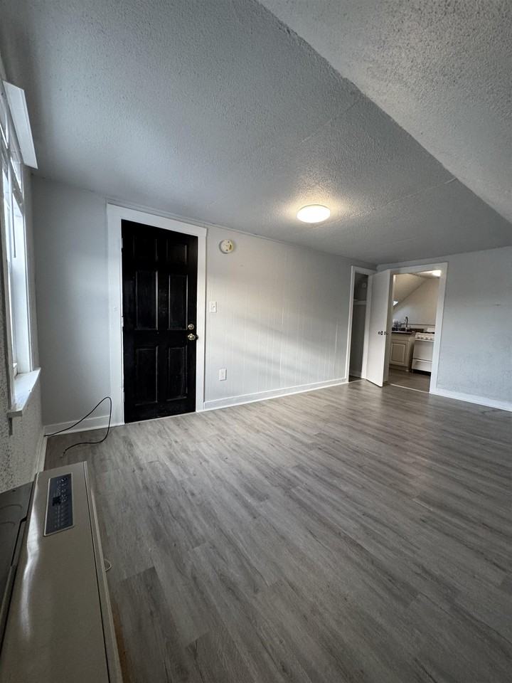 30 Ledge St #7 - Photo 2 of 8