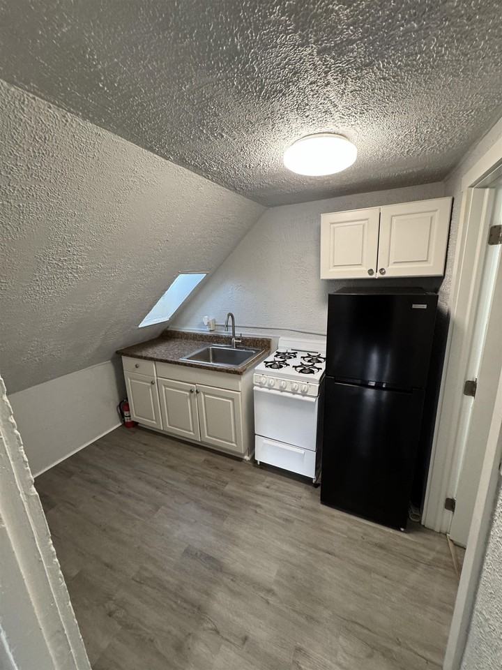 30 Ledge St #7 - Photo 3 of 8