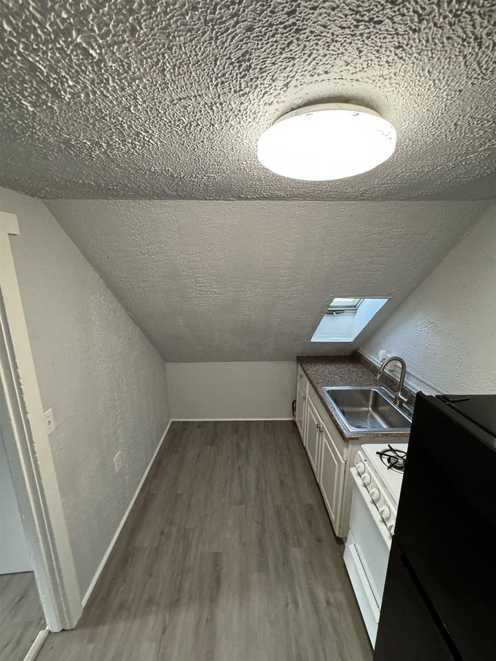 30 Ledge St #7 - Photo 4 of 8