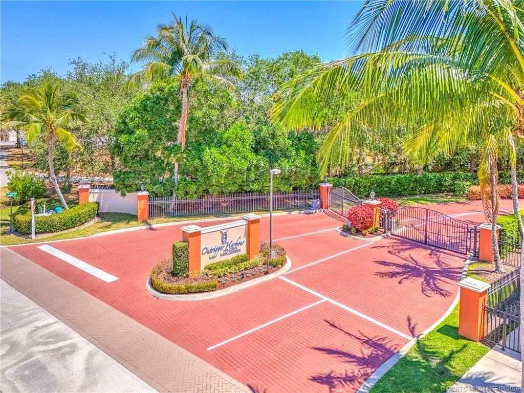 1528 Ne Outrigger Landings Dr Unit 208 #208 - Photo 3 of 50