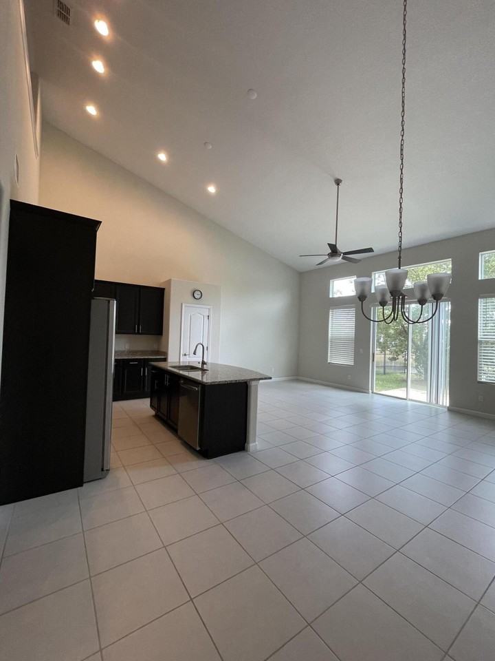 91 Redondo Dr - Photo 2 of 35