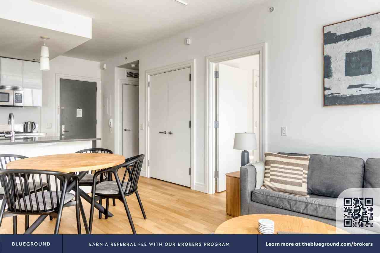 550 West 54th Street - Photo 5 of 41