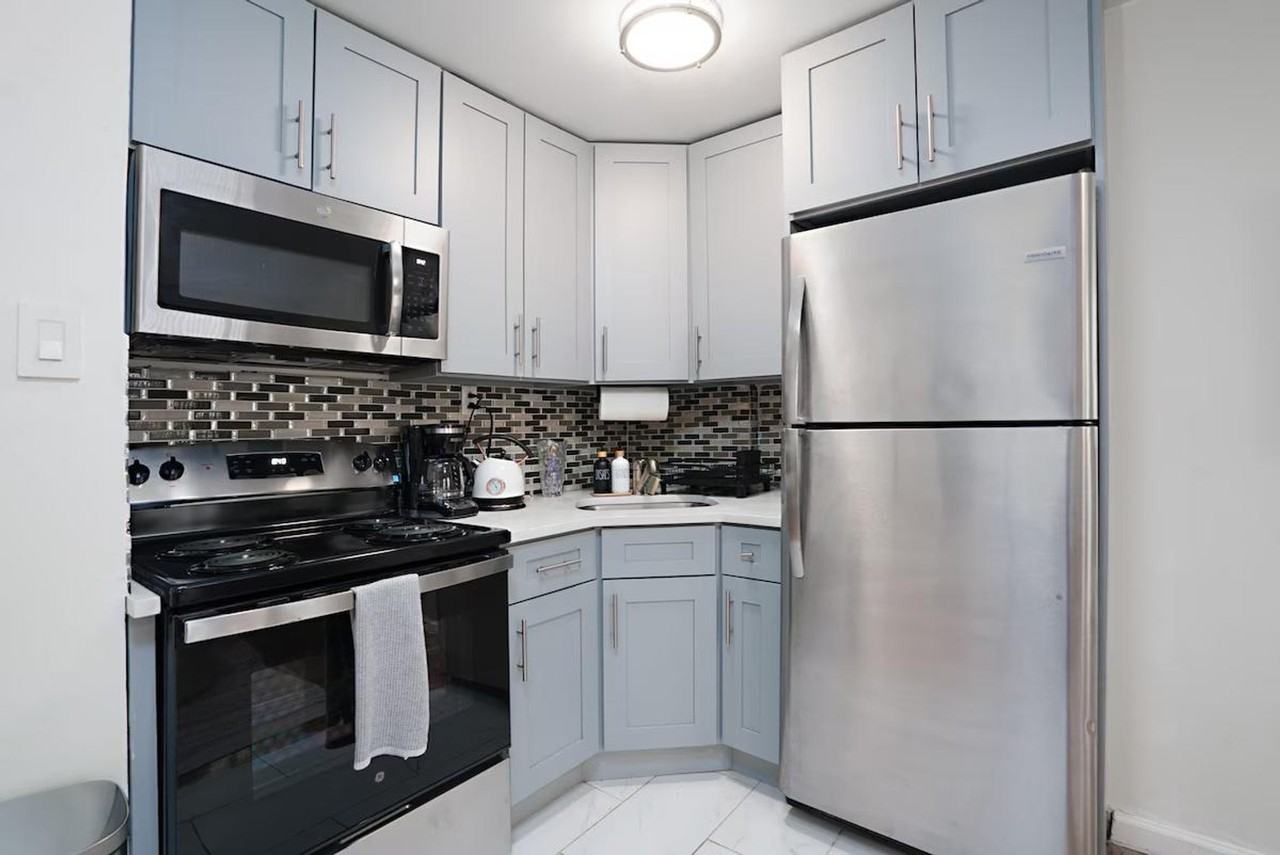 227 E 30th St #1473158P - Photo 4 of 7