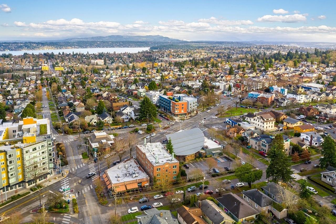 3008 Beacon Ave S #1491655P - Photo 4 of 25