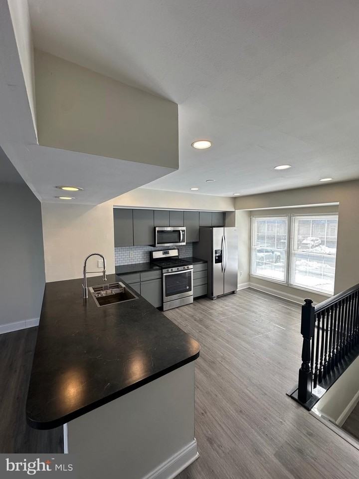 650 Corsica Ave - Photo 4 of 27