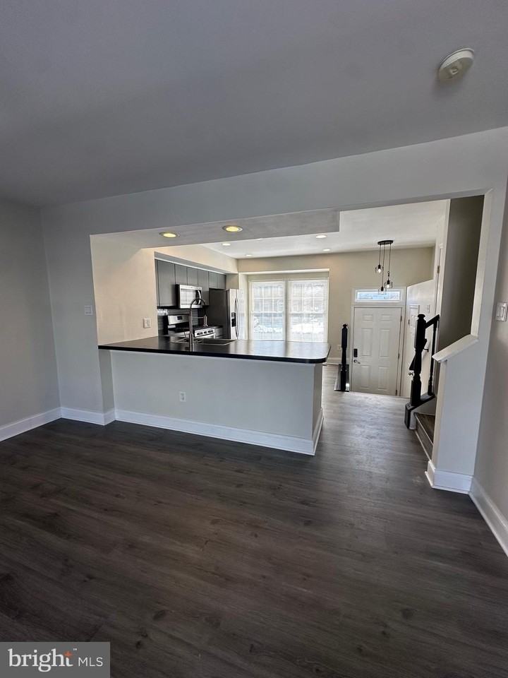 650 Corsica Ave - Photo 5 of 27