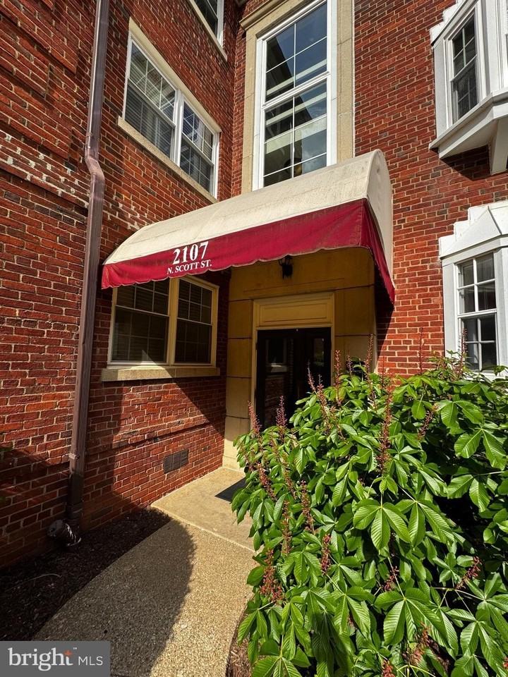 2107 N Scott St Apt 65 - Photo 2 of 15