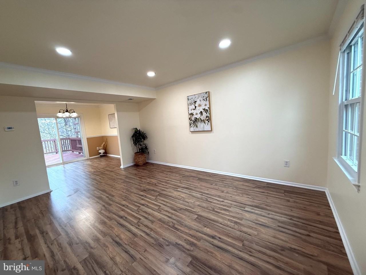 5278 Lonsdale Dr - Photo 3 of 32