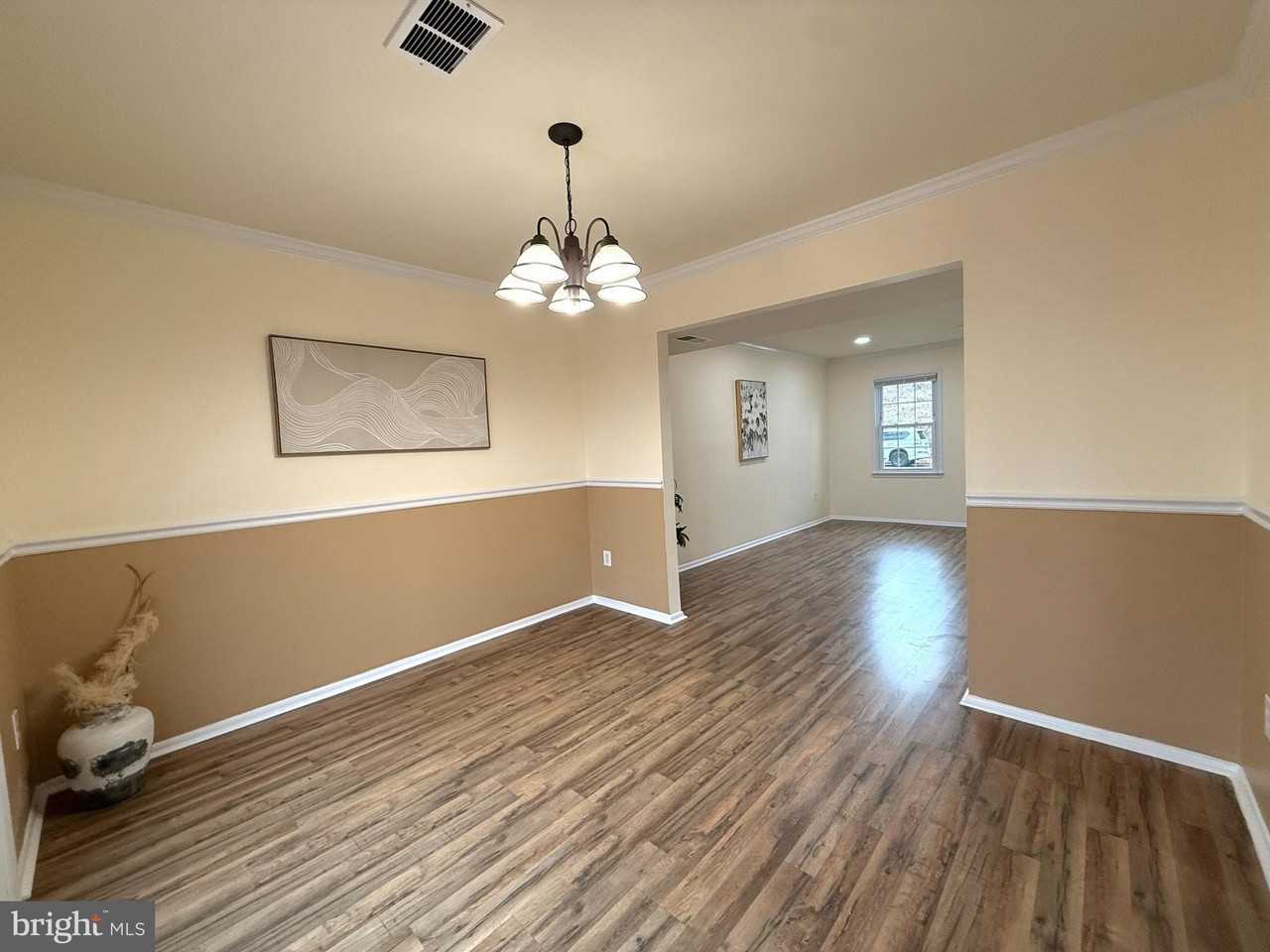 5278 Lonsdale Dr - Photo 5 of 32