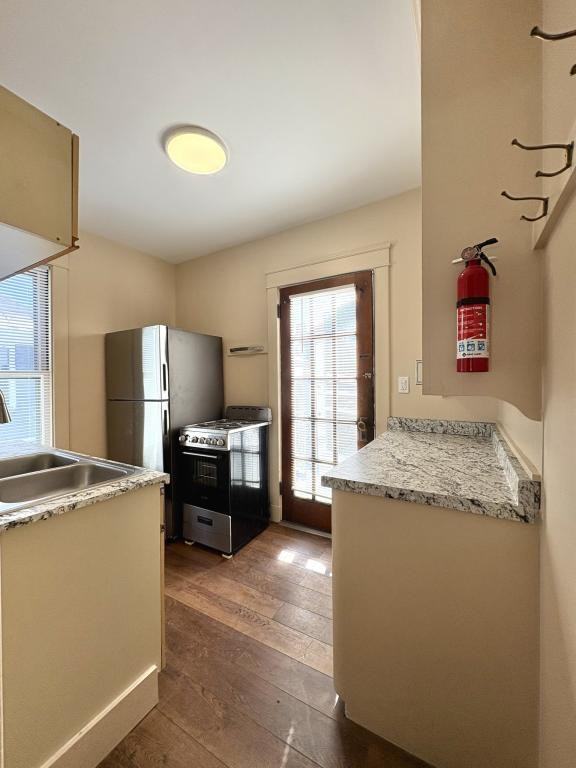 52 S Chestnut St Apt 4 - Photo 5 of 11