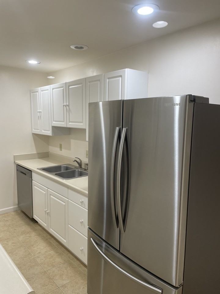 904 22nd St #902 - Photo 2 of 11