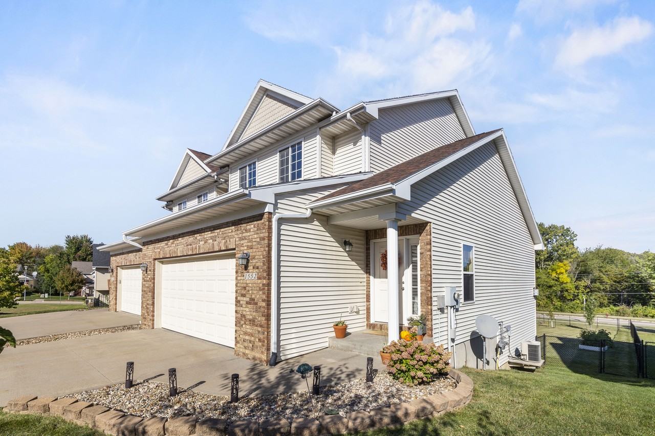 1552 Cook Cir - Photo 2 of 25