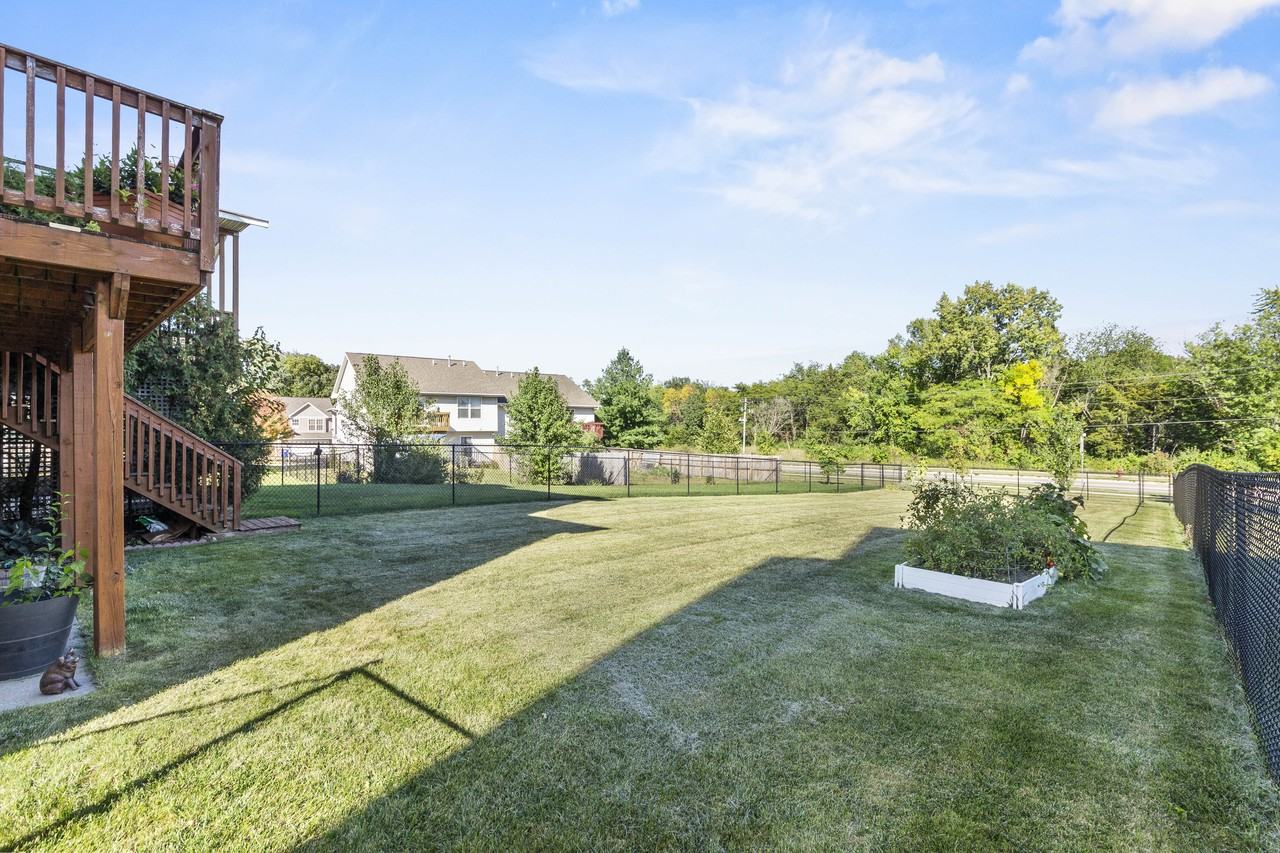 1552 Cook Cir - Photo 5 of 25