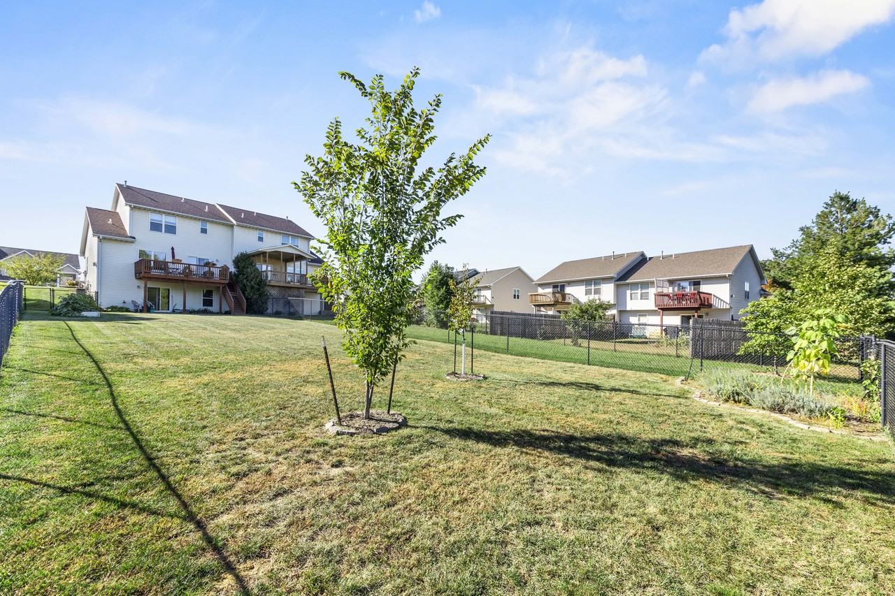 1552 Cook Cir - Photo 6 of 25