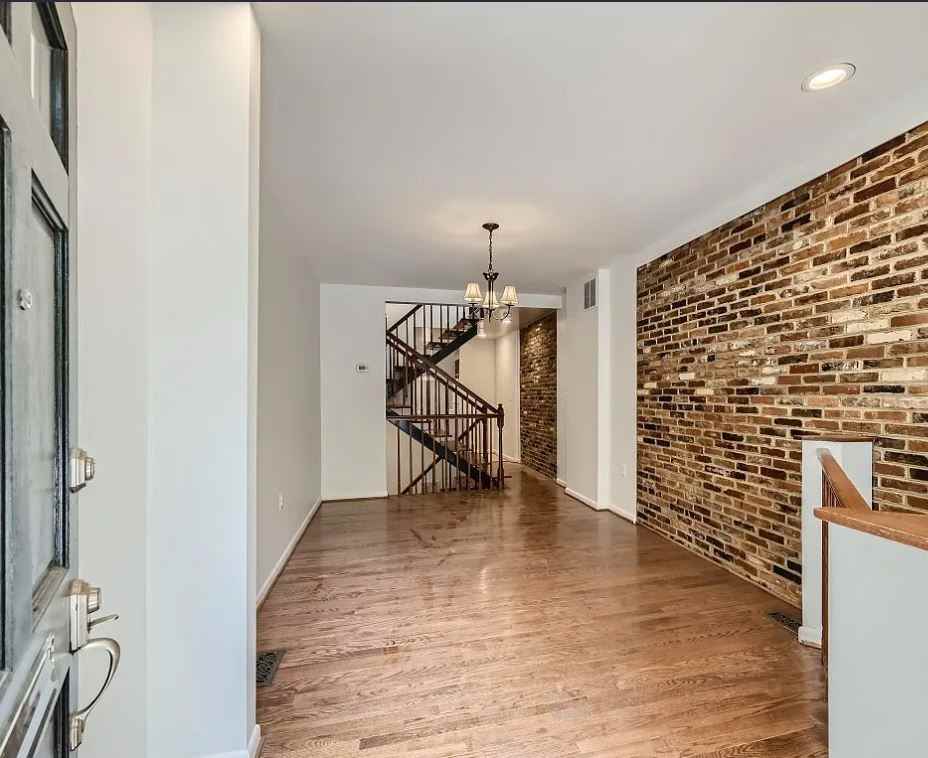 827 S Charles St - Photo 3 of 22