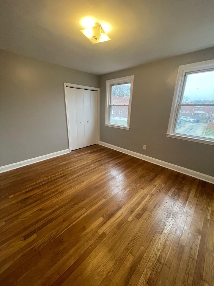 4919 Schaub Ave - Photo 2 of 13