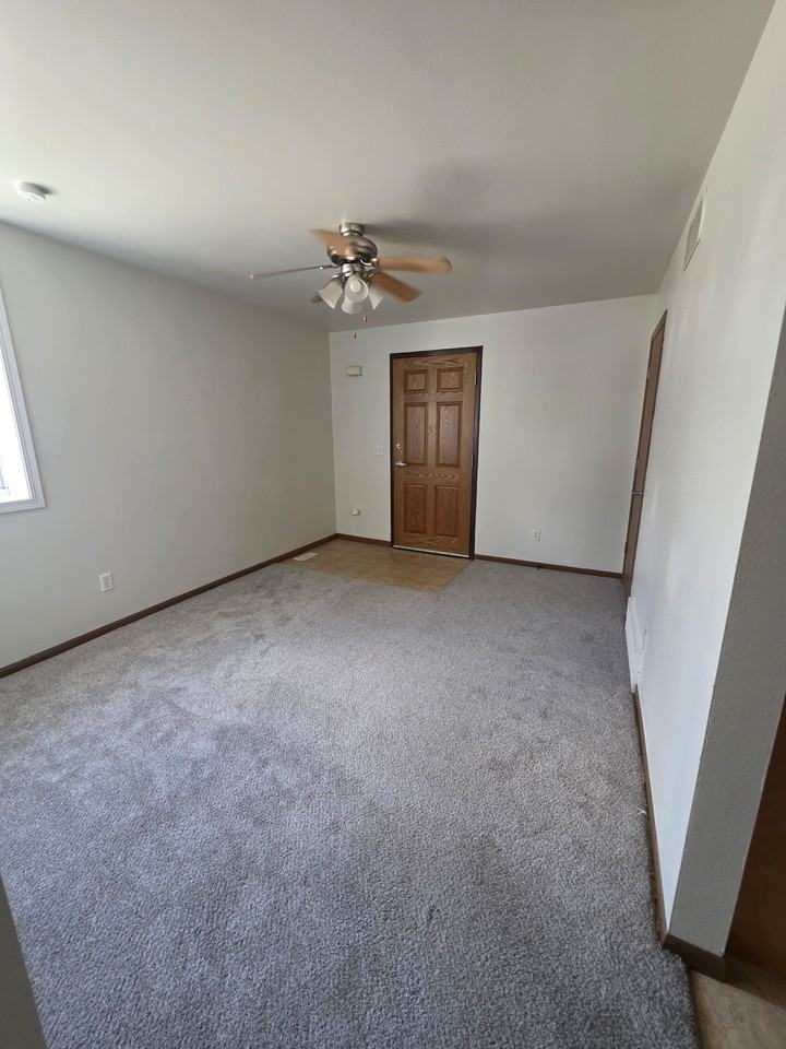 230 S Dubuque St #5 - Photo 4 of 11