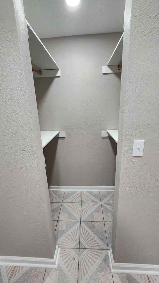 606 Crockett St - Photo 3 of 25