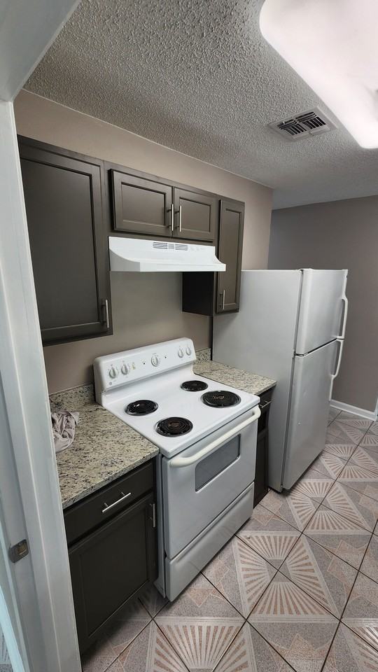 606 Crockett St - Photo 4 of 25