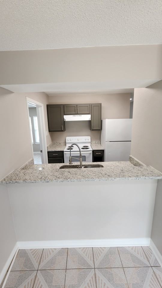 606 Crockett St - Photo 7 of 25