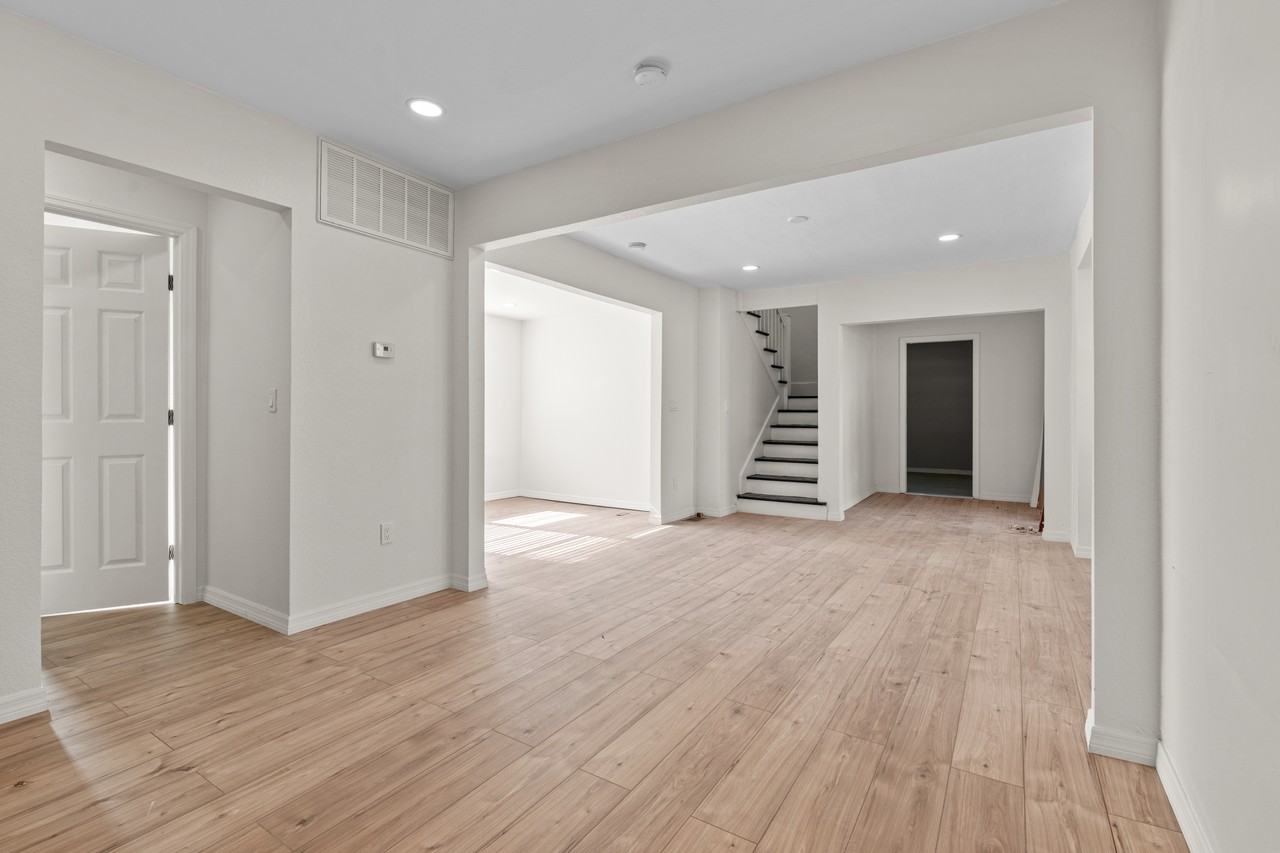 402 S Franklin St - Photo 4 of 24