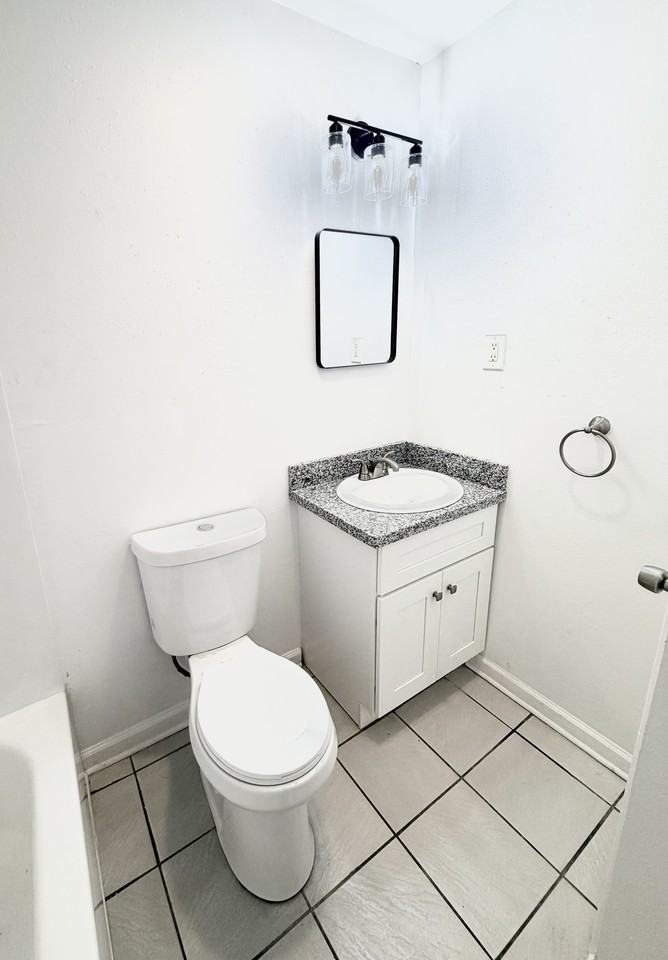 3321 Laplace St #D - Photo 3 of 6