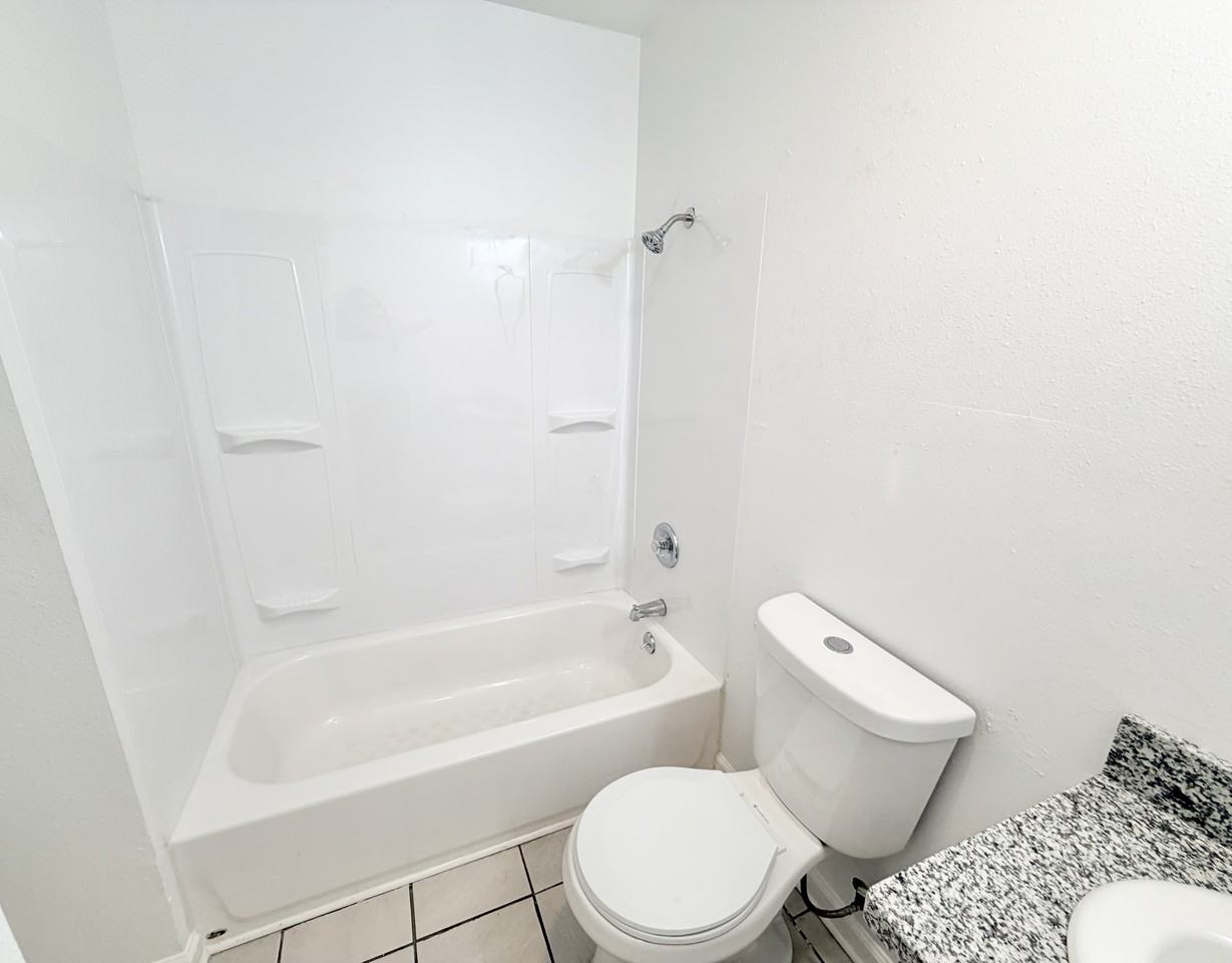 3321 Laplace St #D - Photo 4 of 6
