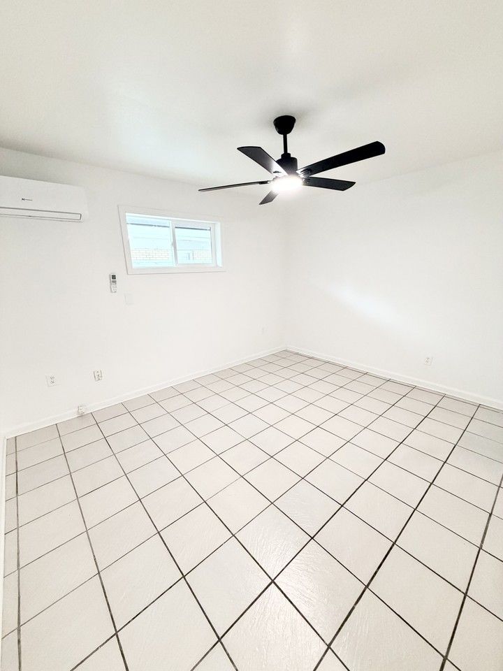 3321 Laplace St #D - Photo 5 of 6