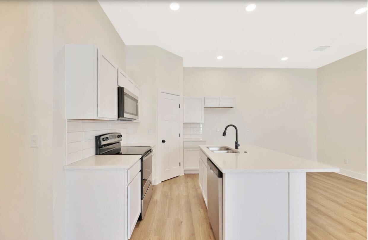 16802 W Lawson St - Photo 3 of 18